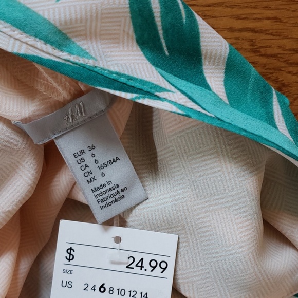 H&M dress - Picture 3 of 3